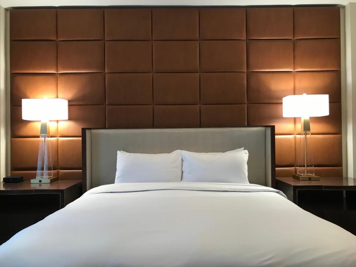 The Inn At Meadowbrook Overland Park Bagian luar foto