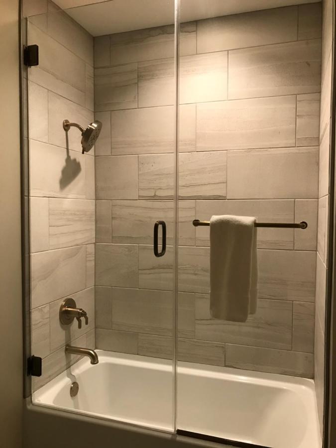The Inn At Meadowbrook Overland Park Bagian luar foto