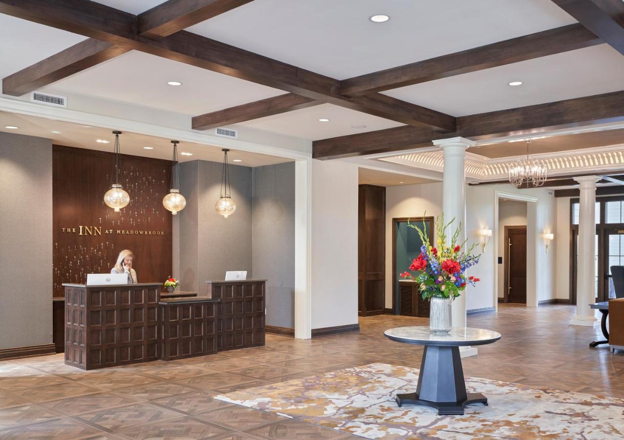 The Inn At Meadowbrook Overland Park Bagian luar foto