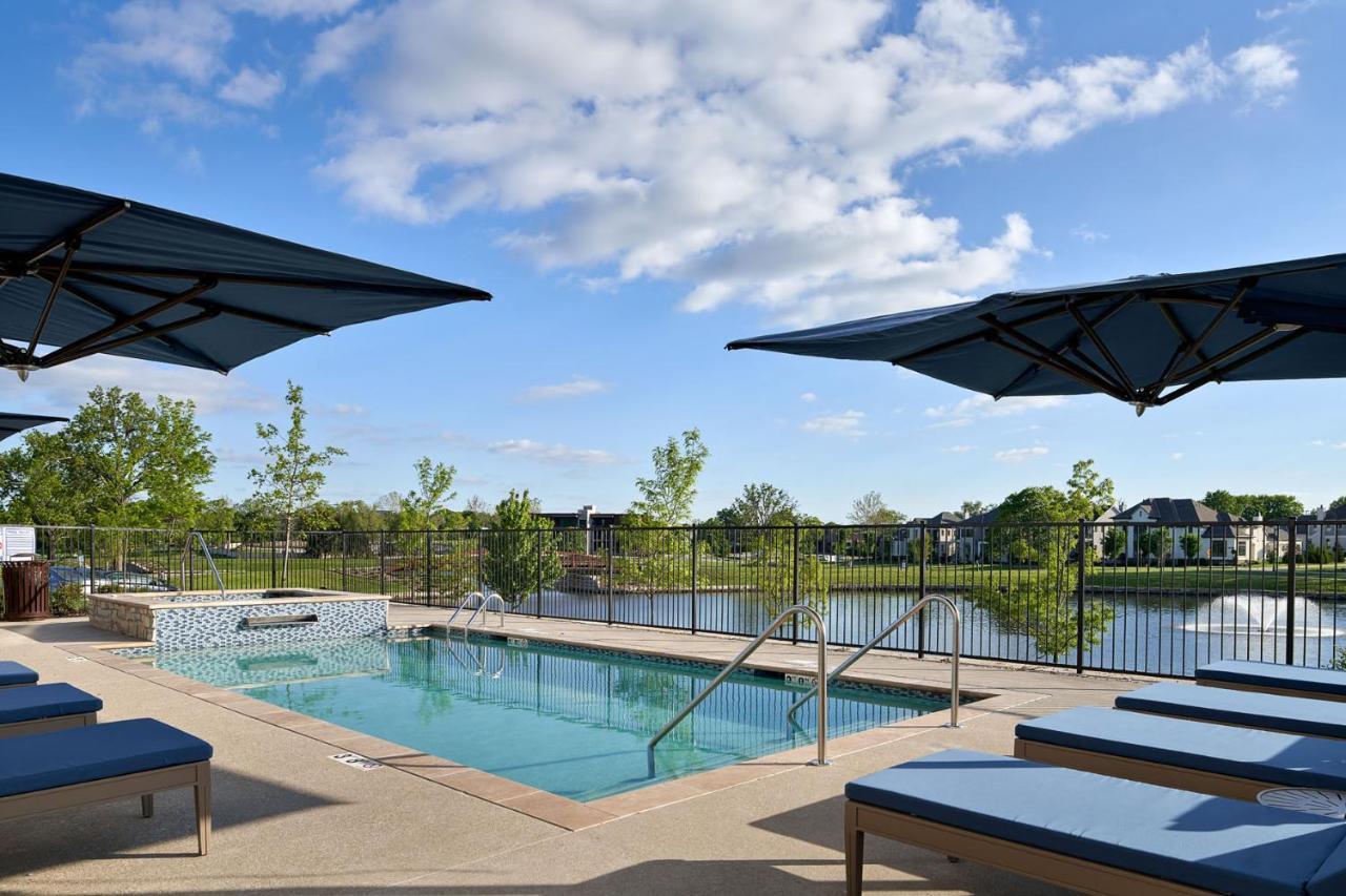 The Inn At Meadowbrook Overland Park Bagian luar foto