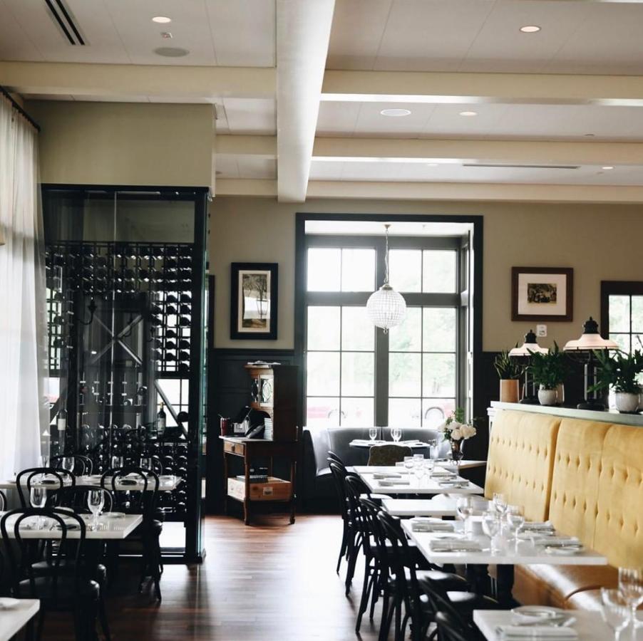 The Inn At Meadowbrook Overland Park Bagian luar foto